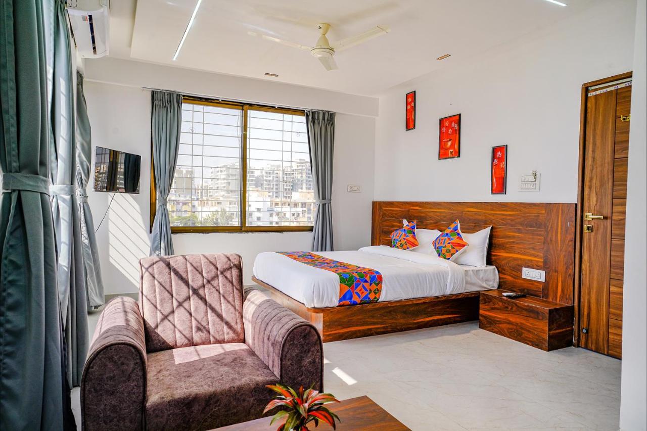Fabhotel Crystal Inn - Nr Suvarndeep Chowk Pimpri-Chinchwad Exterior photo